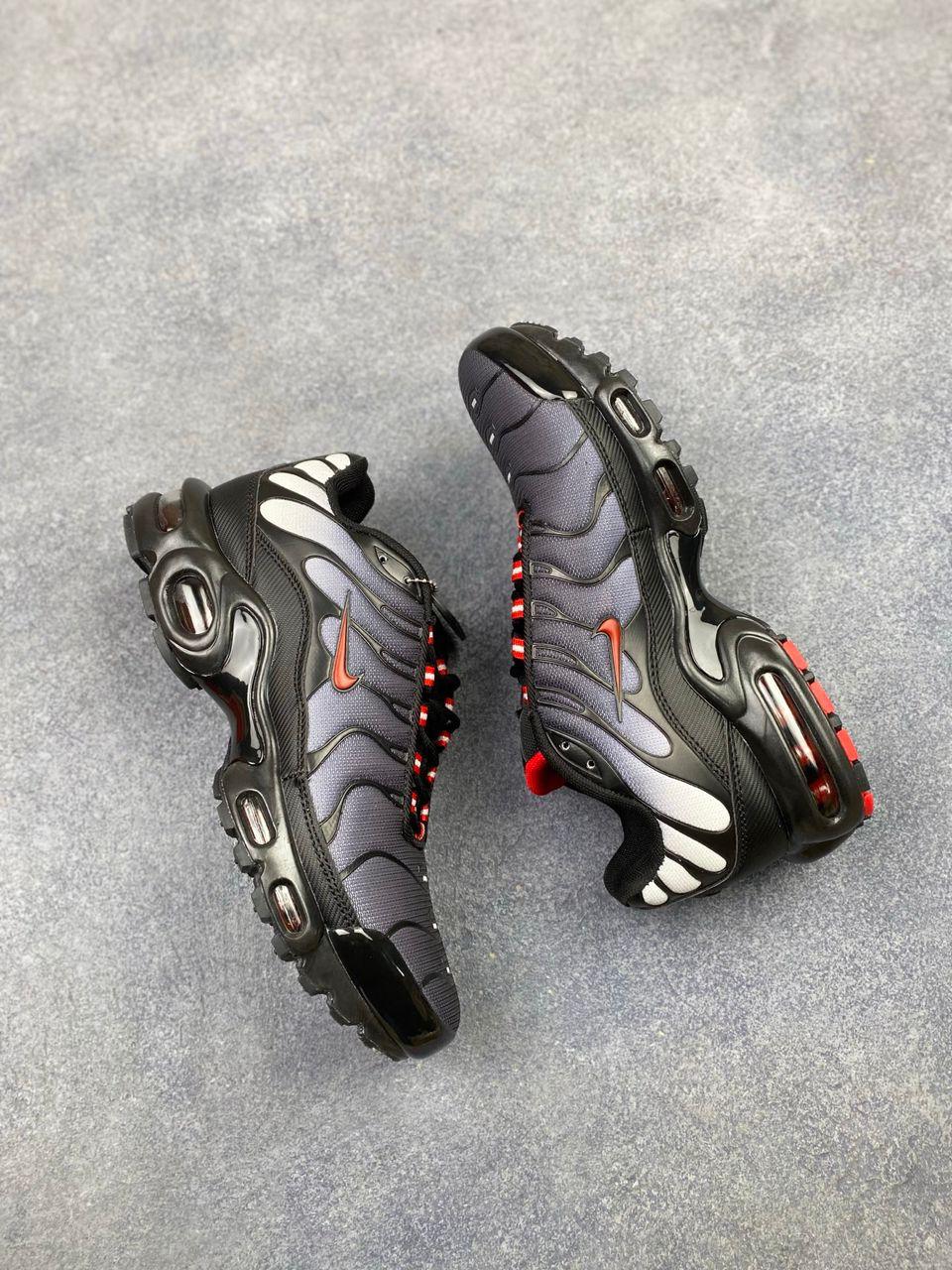 Nike Air Max Plus TN "Black Gradient Red"