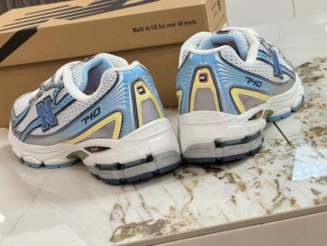 New Balance 740 - Yellow